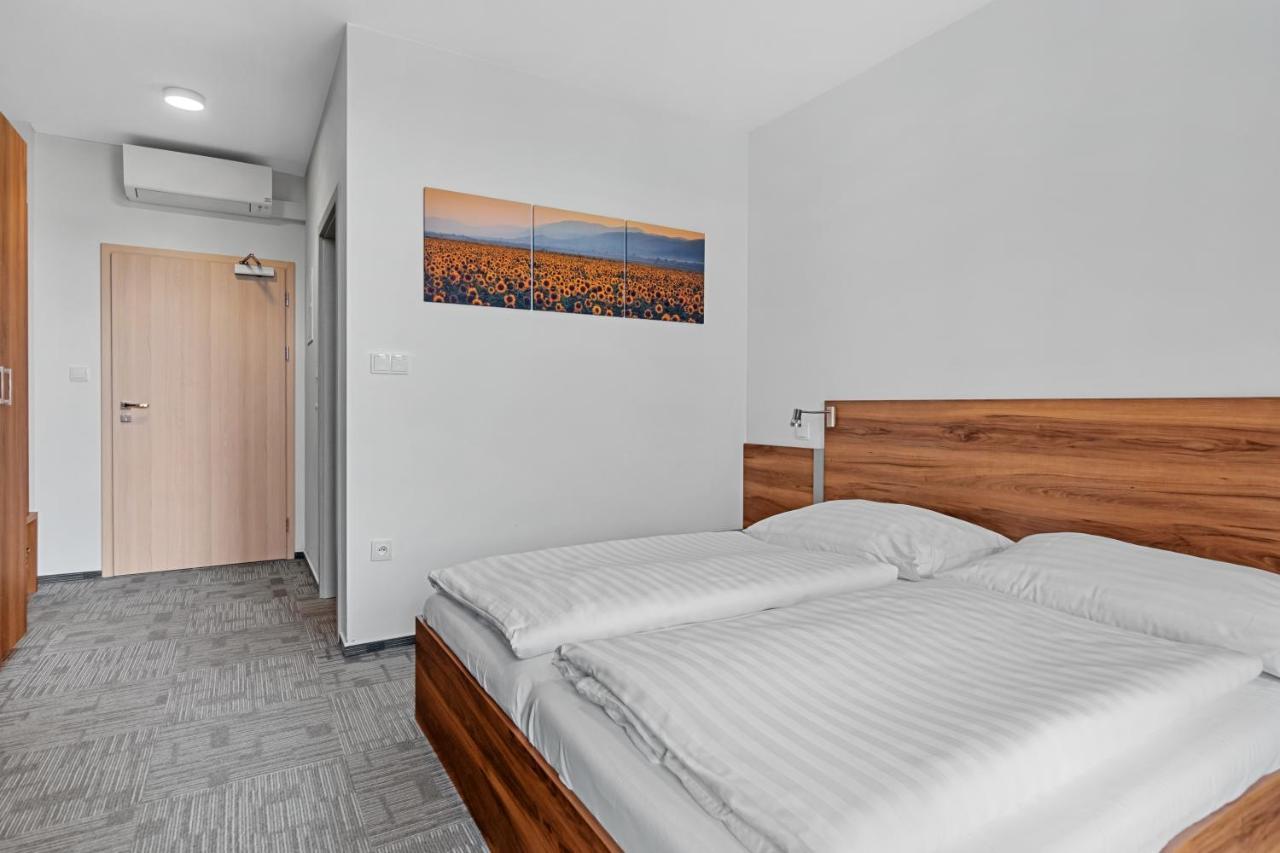 Penzion Na Namesti Dvůr Králové nad Labem Exteriör bild
