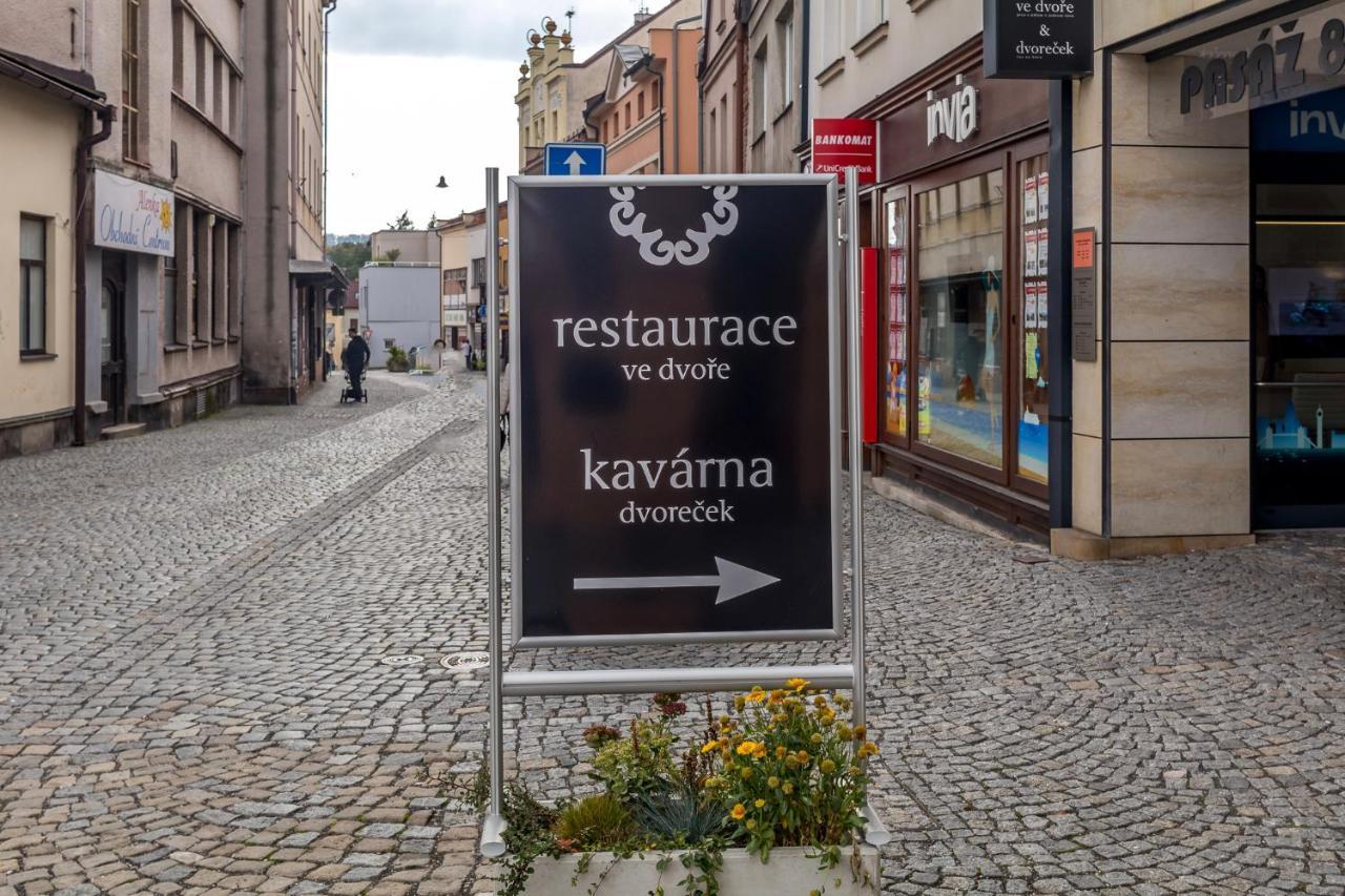 Penzion Na Namesti Dvůr Králové nad Labem Exteriör bild
