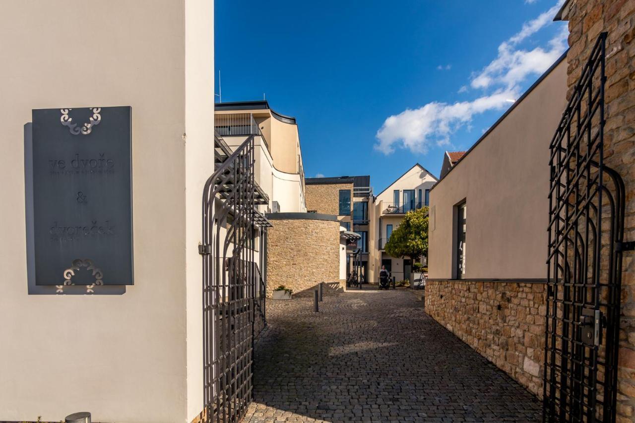 Penzion Na Namesti Dvůr Králové nad Labem Exteriör bild