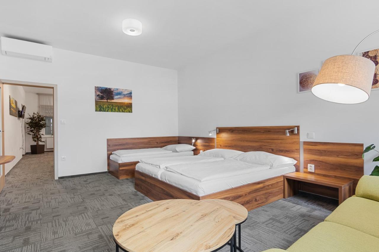 Penzion Na Namesti Dvůr Králové nad Labem Exteriör bild